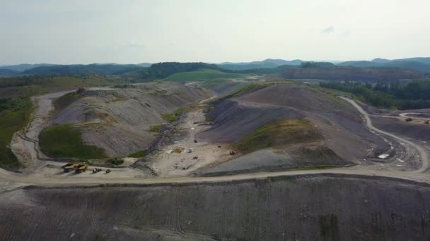 Avión Sobre Una Mina Carbón Parte Superior Montaña Virginia Occidental — Vídeo de stock