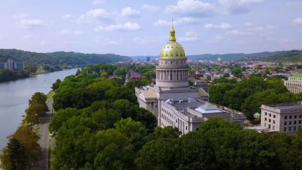 Hermosa Antena Aérea Del Edificio Capital Charleston Virginia Occidental Con — Vídeos de Stock