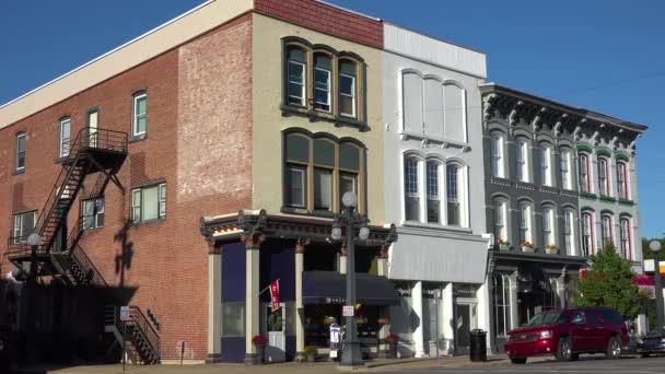 Historische Alte Fassaden Säumen Eine Hauptgeschäftsstraße Der Amerikanischen Kleinstadt — Stockvideo