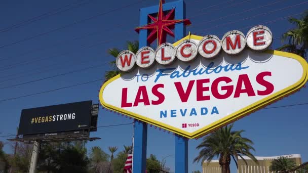 2017 Welcome Vegas Felirat Mellett Vegastrong Hirdetőtábla Követő Amerikai Legrosszabb — Stock videók