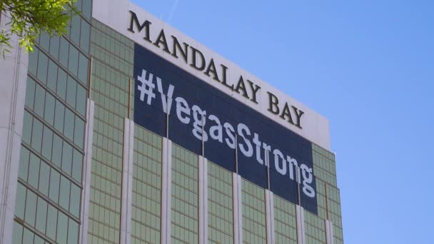 2017 Firmar Fuera Mandalay Bay Hotel Honra Las Víctimas Después — Vídeos de Stock