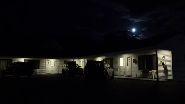 Establishing Shot Roadside Motel Full Moon Night — Stock Video