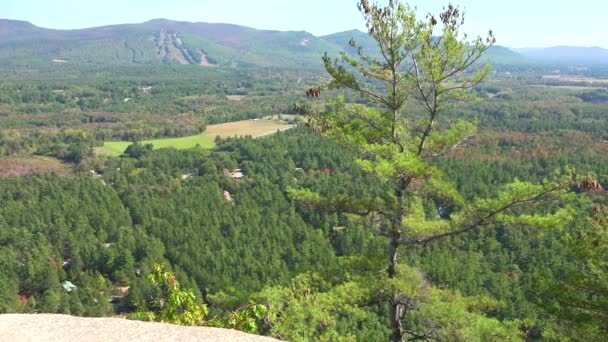 ニューハンプシャー州の険しい風景の確立ショット — ストック動画