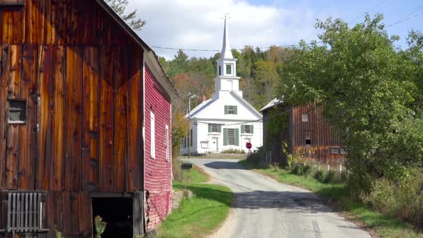 Une Charmante Petite Scène Village Dans Vermont Avec Église Route — Video