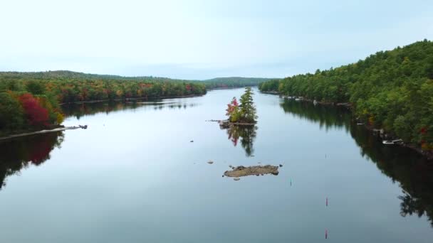 Vacker Antenn Över Mitt Sjö Maine New Hampshire Eller Vermont — Stockvideo