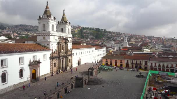 Ganska Etablerande Bild Quito Ecuador Med San Francisco Kyrkan Och — Stockvideo