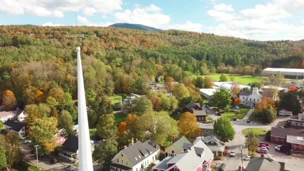 Een Prachtige Antenne Boven Stowe Vermont Vangt Perfect Kleine Stad — Stockvideo