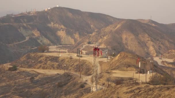 Ogniste Blizny Wzgórzach Pól Naftowych Dziczy Między Ventura Ojai Kalifornia — Wideo stockowe