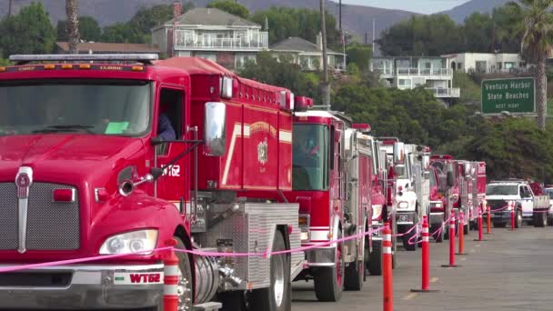 Bomberos Camiones Bomberos Que Pusieron Trabajar Una Zona Descanso Durante — Vídeo de stock