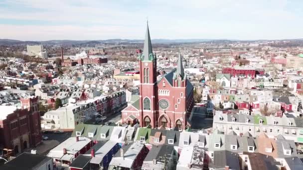 Tipik Pennsylvania Kasabası Havası Geniş Kilise Katedral Kadar Uzak Reading — Stok video