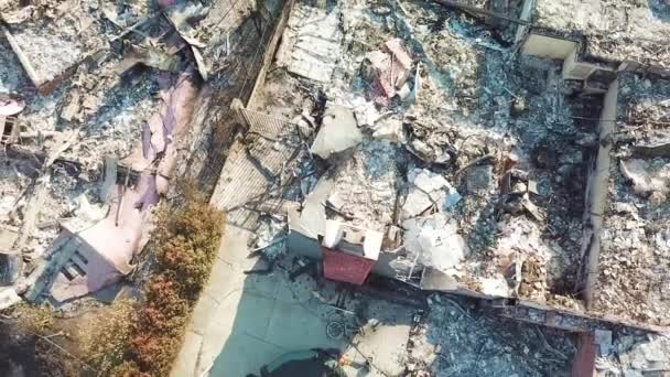 Aérea Sobre Una Casa Una Ladera Destruida Por Incendio Ventura — Vídeo de stock