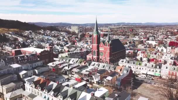 Tipik Pennsylvania Kasabası Havası Geniş Kilise Katedral Kadar Uzak Reading — Stok video
