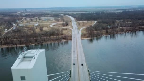 Aérea Puente Colgante Que Cruza Río Mississippi Cerca Burlington Iowa — Vídeo de stock