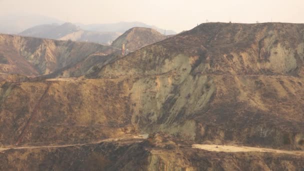 Fuoco Sfregia Colline Dei Giacimenti Petroliferi Natura Selvaggia Tra Ventura — Video Stock