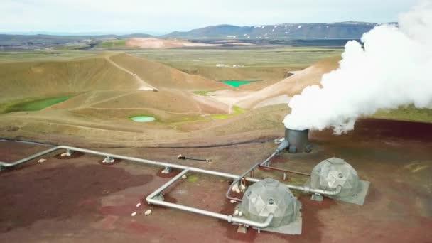 Schöne Drohnenaufnahme Des Geothermischen Gebiets Krafla Island Mit Rohren Dampfenden — Stockvideo