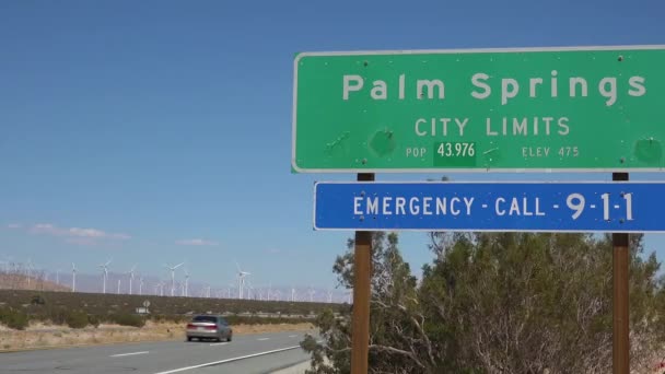 Highway Sign Verwelkomt Bezoekers Palm Springs Californië — Stockvideo