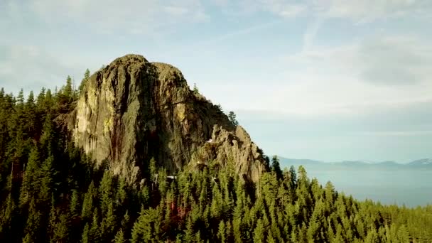 Хорошая Лестница Вокруг Гор Сьерра Невада Открывает Озеро Тахо Зимой — стоковое видео