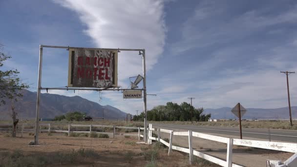 Antigo Motel Rancho Abandonado Degradado Longo Uma Estrada Rural América — Vídeo de Stock