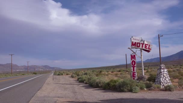 Vecchio Motel Rustico Abbandonato Degradato Lungo Una Strada Rurale America — Video Stock