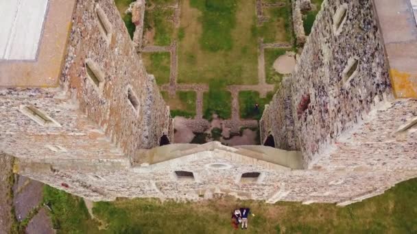 Lindo Drone Aéreo Sobre Torres Reculver Uma Abadia Abandonada Kent — Vídeo de Stock