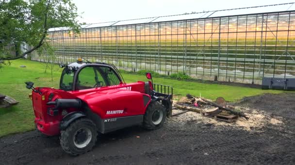 Exterior Establishing Shot Iceland Greenhouse Using Geothermal Hot Water Grow — Stock Video