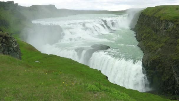 Det Spektakulära Och Massiva Vattenfallet Gullfoss Flyter Island — Stockvideo