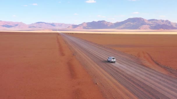 Aerolínea Alta Sobre Vehículo Toyota Safari Que Cruza Desierto Namibia — Vídeos de Stock