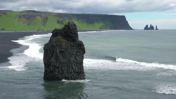 Piękna Formacja Skalna Plaży Dyrholahey Islandia — Wideo stockowe