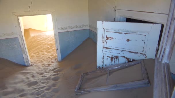 Sand Remplit Bâtiment Abandonné Dans Ville Fantôme Minière Kolmanskop Namibie — Video