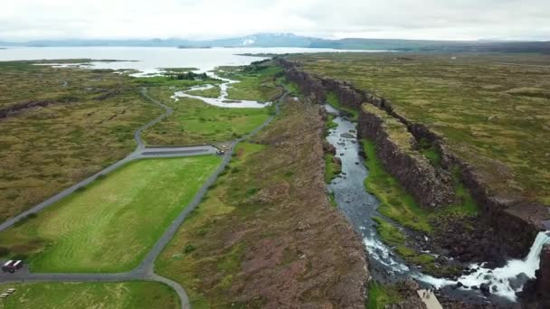 Όμορφη Κεραία Του Μέσου Ατλαντικού Κορυφογραμμή Τρέχει Μέσα Thingvellir Ισλανδία — Αρχείο Βίντεο