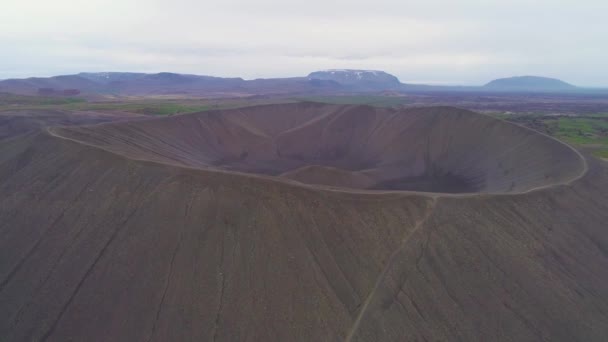 冰岛Myvatn的Hverfjall火山锥上空雄伟的空中 — 图库视频影像