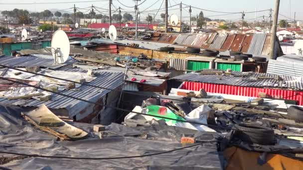 Zřízení Záběru Přes Střechy Typického Městečka Jižní Africe Gugulethu Cínovými — Stock video