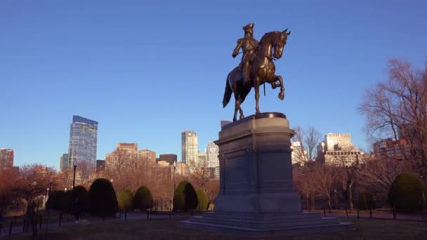 马萨诸塞州波士顿市波士顿公家入口处的乔治 华盛顿雕像 — 图库视频影像