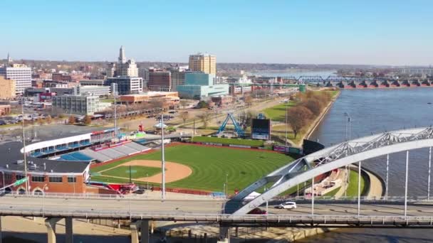 Bra Drönare Antenn Upprättande Skott Davenport Quad Städer Iowa Och — Stockvideo