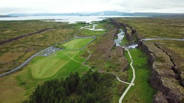 Prachtige Antenne Van Mid Atlantische Bergkam Die Door Thingvellir Ijsland — Stockvideo