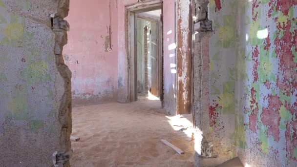 Arena Sopla Través Edificio Abandonado Ciudad Fantasma Minera Gema Kolmanskop — Vídeo de stock