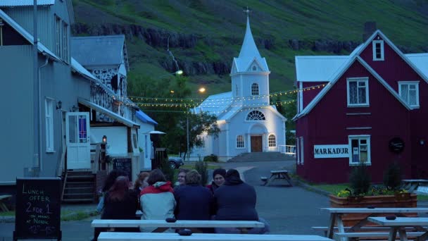 Večeři Jedí Pijí Místní Hospodě Seydisfjordur Island — Stock video