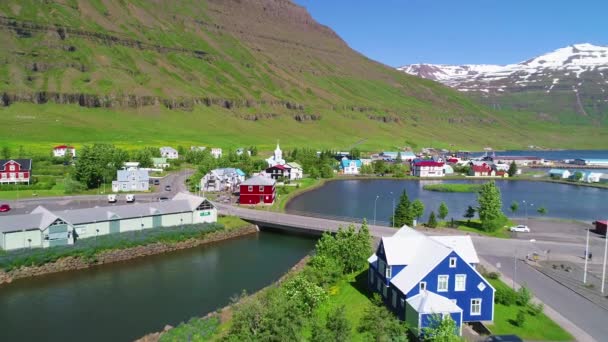 Vacker Antenn Över Isländsk Fiskeby Seydisfjordur Island — Stockvideo