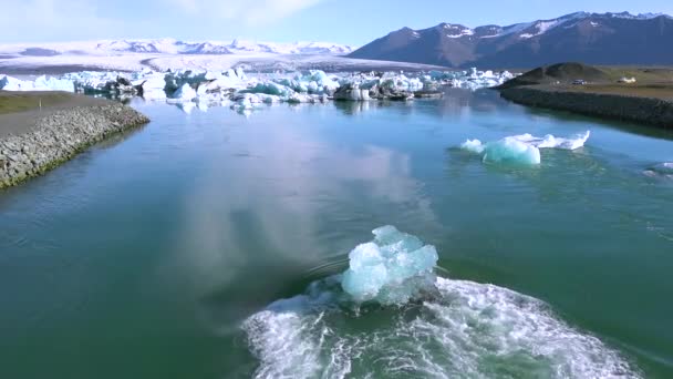 Icebergs Rio Ártico Congelado Jokulsarlon Lagoa Geleira Islândia Sugerindo Aquecimento — Vídeo de Stock
