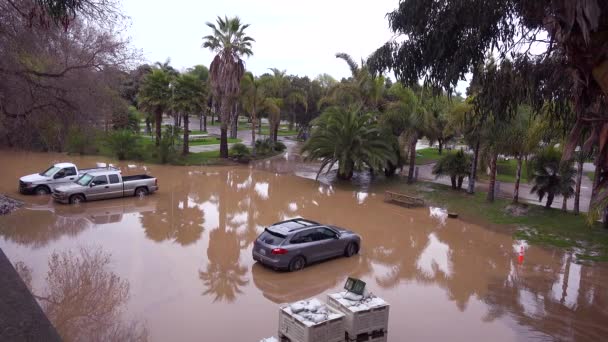 Stationnement Sur Terrain Camping Près Ventura Californie Est Inondé Par — Video