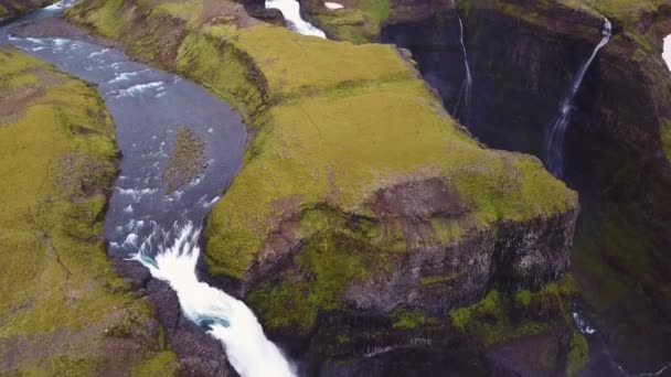 Luchtfoto Van Majestueuze Diepe Inspirerende Canyon Van Stakkholtsgja Bij Thorsmork — Stockvideo