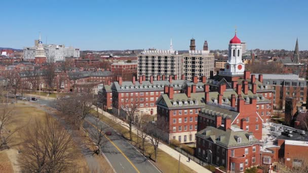 Aereo Fermo Che Stabilisce Scatto Della Kennedy School Presso Università — Video Stock