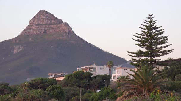 Nice Houses Line Cliffs Camps Bay Cape Town África Sul — Vídeo de Stock
