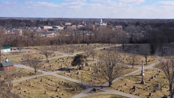 Aeronáutica Sobre Cementerio Franklin Indiana Una Pintoresca Ciudad Del Medio — Vídeos de Stock