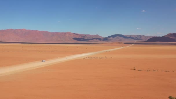 Aerolínea Alta Sobre Vehículo Toyota Safari Que Cruza Desierto Namibia — Vídeos de Stock
