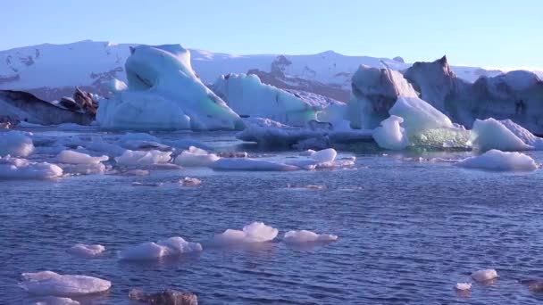 Лед Плавает Замерзшей Арктике Лагуне Йокулсарлон Исландии Говорит Глобальном Потеплении — стоковое видео
