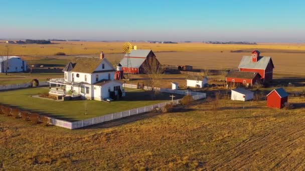 Drone Aerial Establishing Shot Classic Beautiful Farmhouse Farm Barns Rural — Stock Video