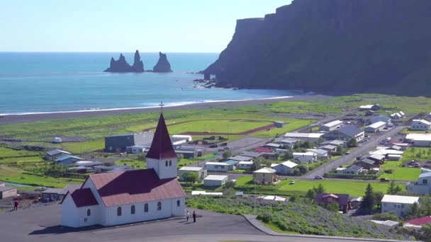 Güney Zlanda Daki Vik Kasabasının Ikonik Kilisesinin Çekimleri Yapılıyor — Stok video