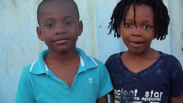 Schöne Afrikanische Kindergesichter Südafrikanischen Gugulethu Township — Stockvideo