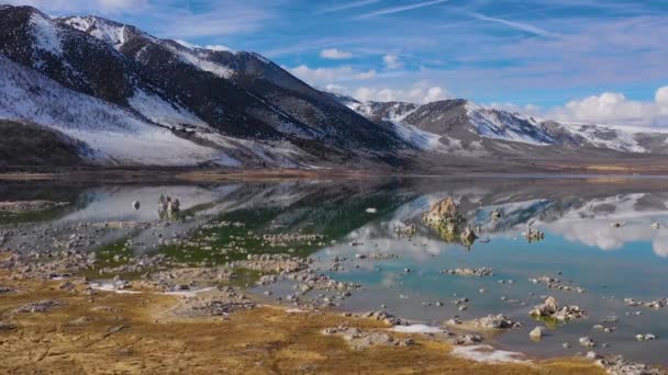 Vackra Och Inspirerande Natur Drönare Antenn Över Mono Lake Vintern — Stockvideo